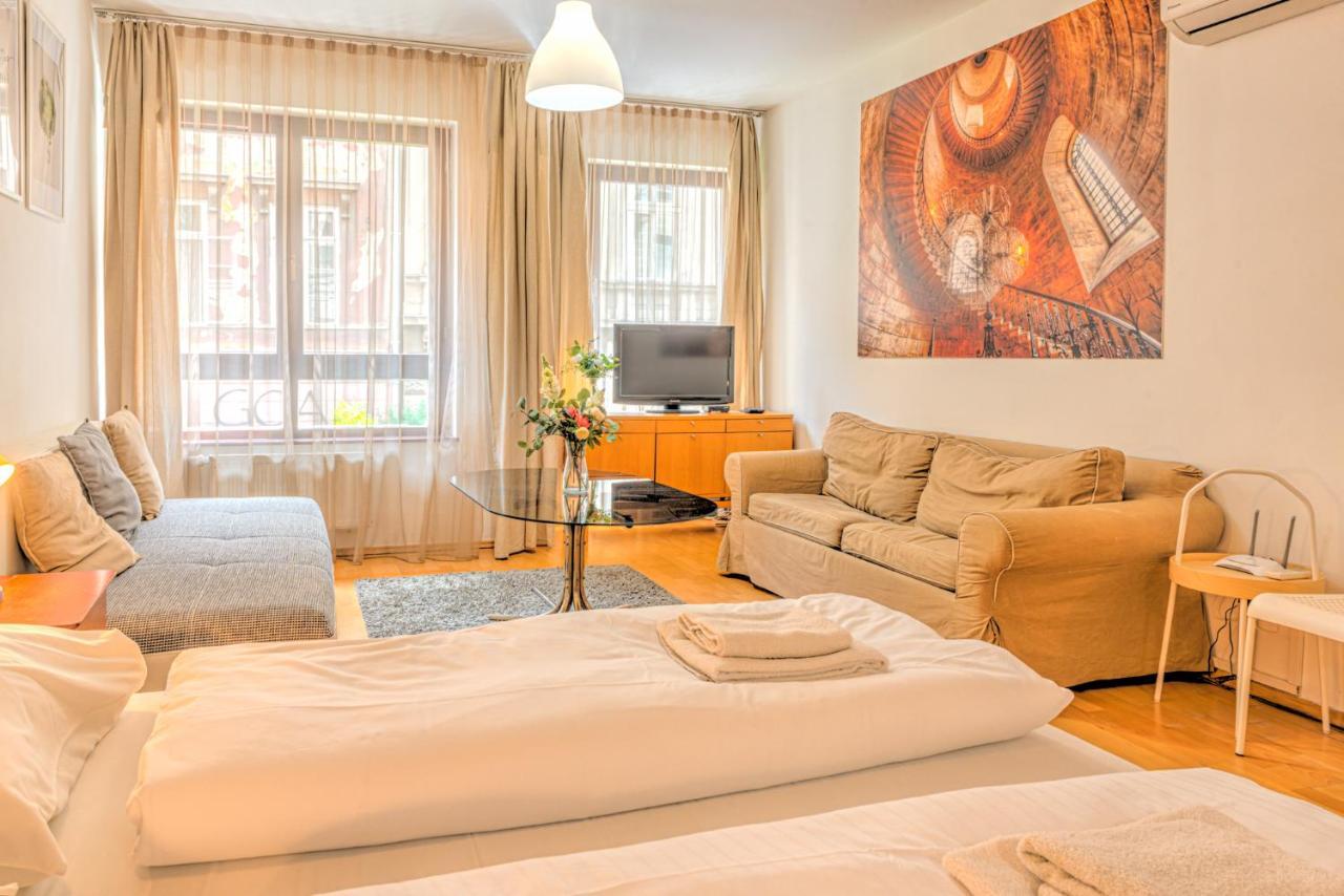 Central Downtown Apartments Budapeste Exterior foto
